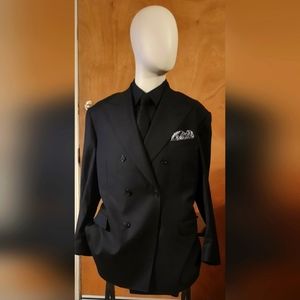 Barragamo Elegant men's black double breasted suit. Size 46r. Never worn.